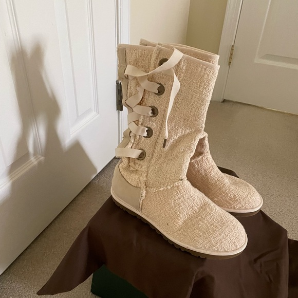 Ugg Australia Heirloom Cream Lace Up Boot Size 7 NEW - Picture 8 of 8